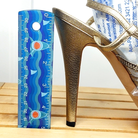 🪙Brian Atwood 11 M Gold 🪙 Party Sandals 🥳🎉 🆕 - Picture 5 of 8